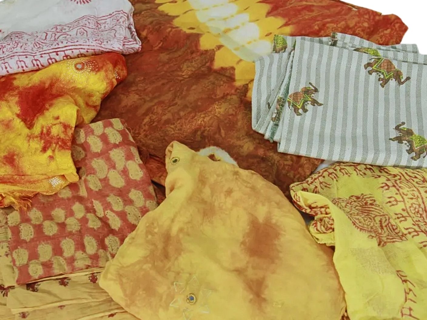 Hippiestoffe und Batik, 2 Kisten – Bild 2