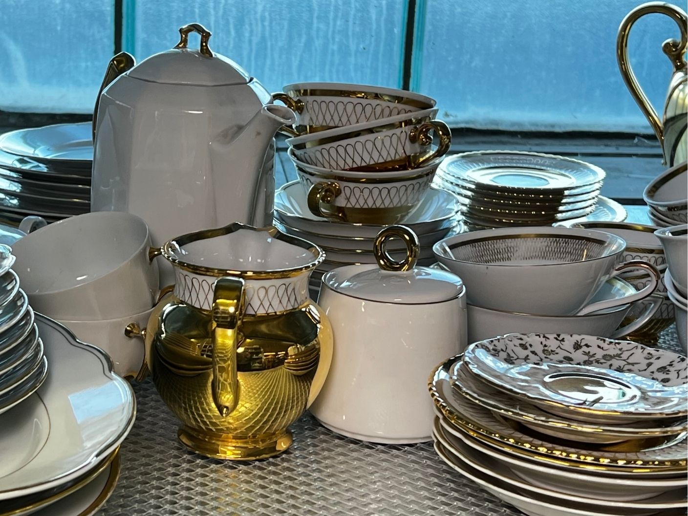 Teeservice mit viel Gold – Bild 2