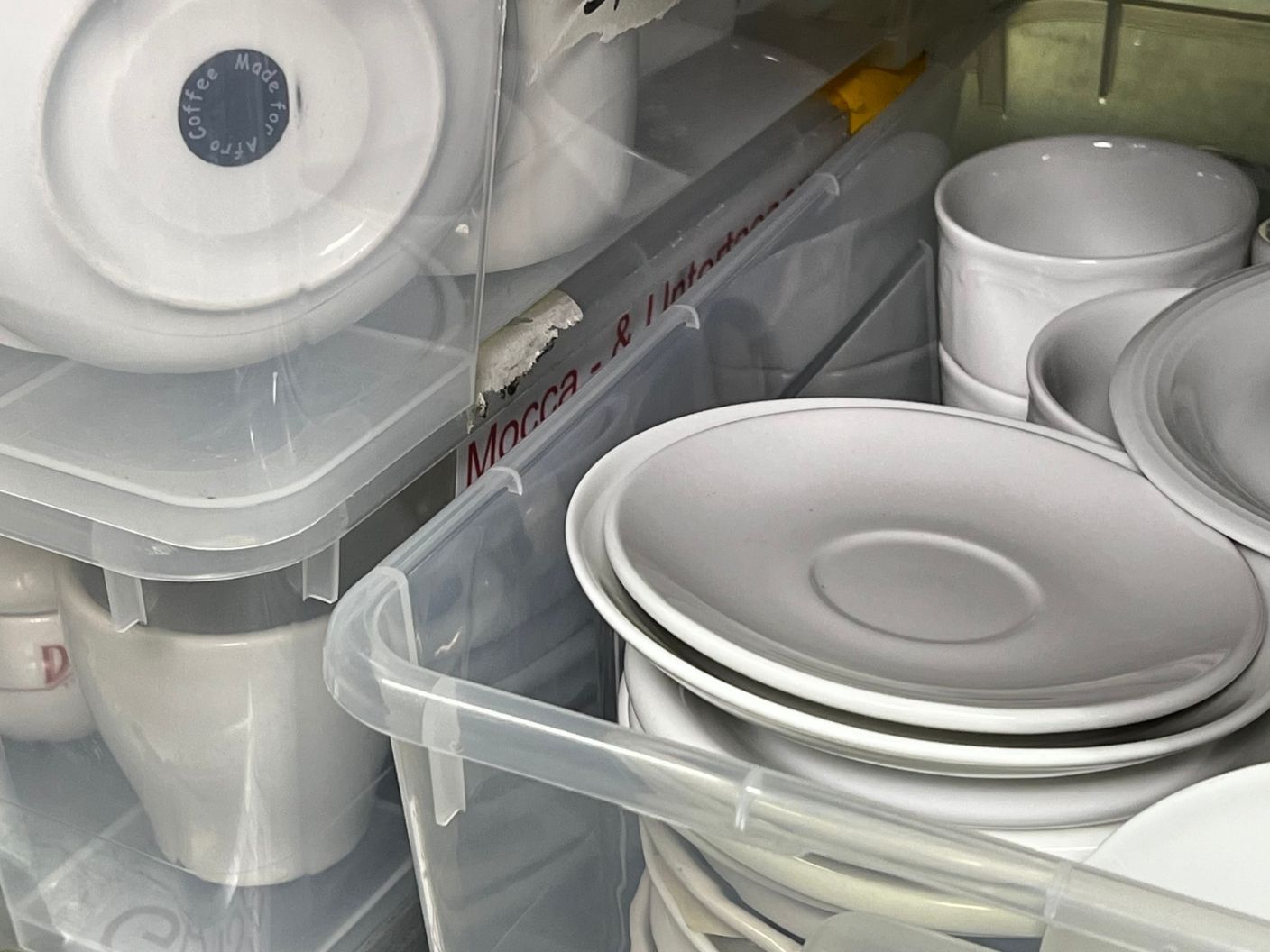 Weißes Gastro-Geschirr, verschiedene Serien