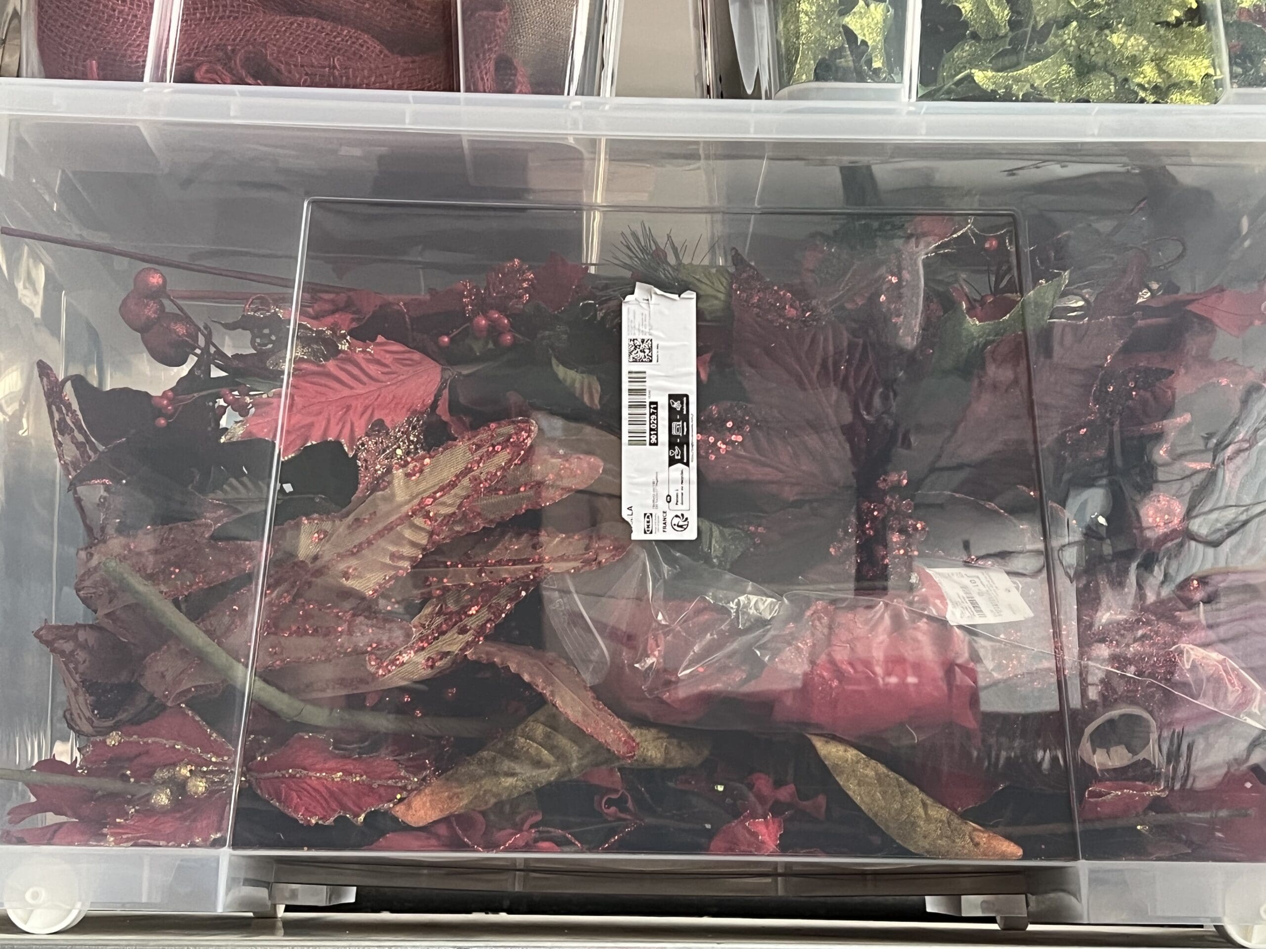 Rote Dekorblätter mit Flitter