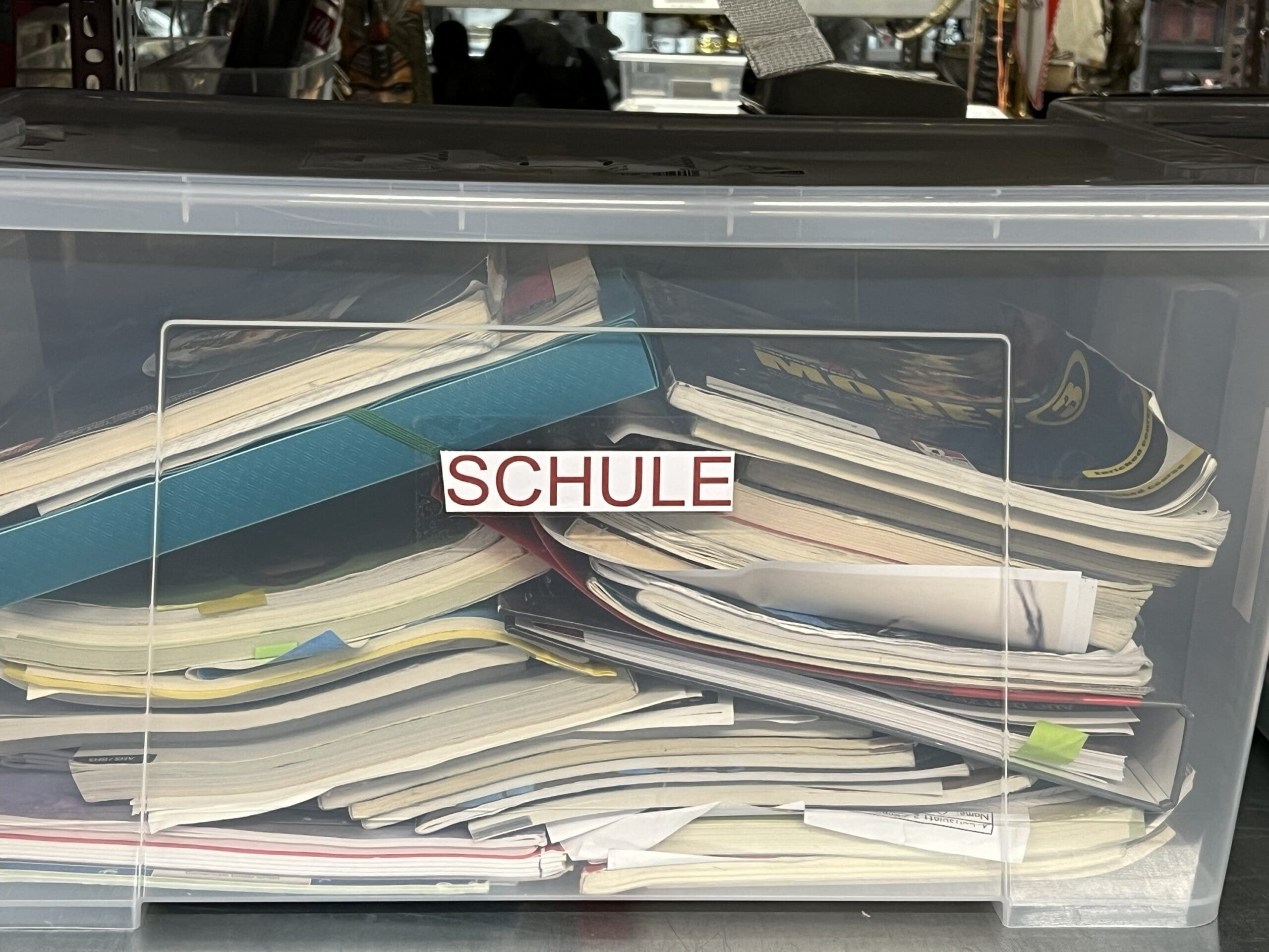 Schulhefte/Schulbücher, 7 Kisten – Bild 8