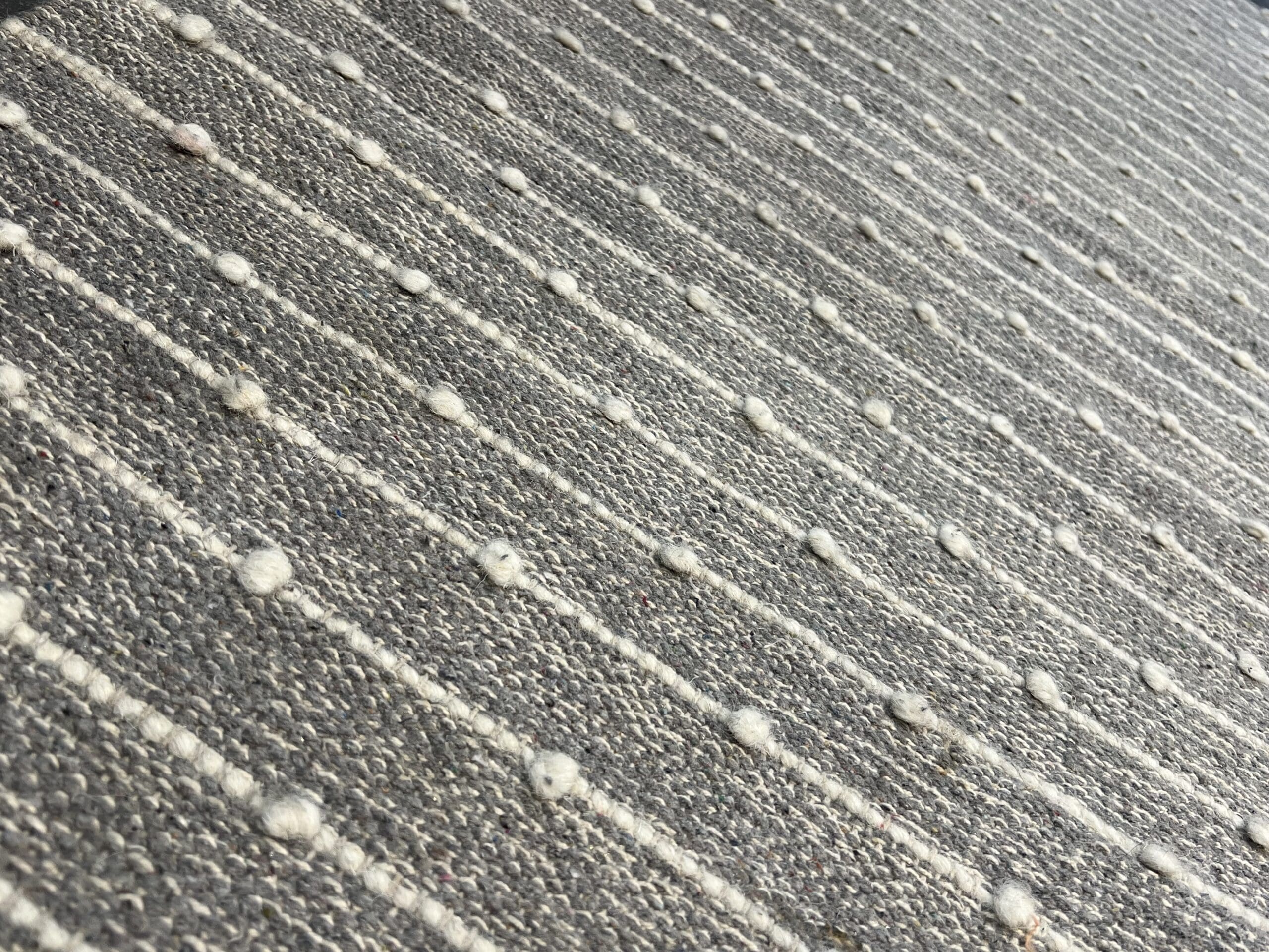 Teppich grau mit weißen Streifen, 70 x 200 cm – Bild 2