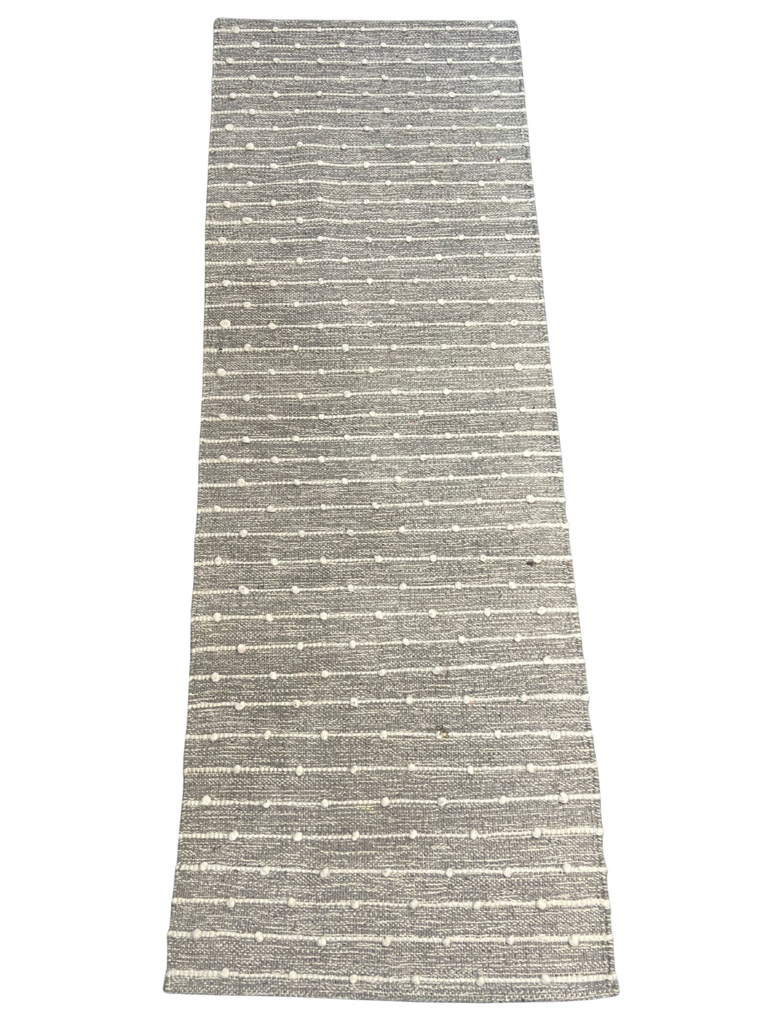 Teppich grau mit weißen Streifen, 70 x 200 cm