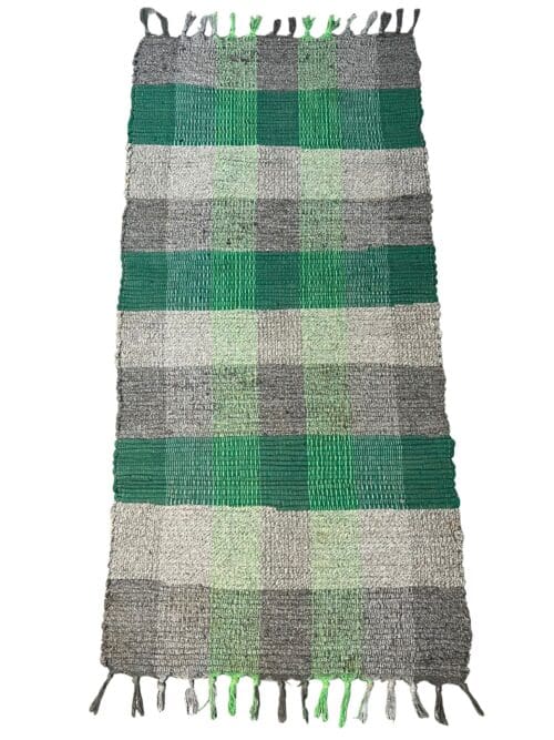 Fleckerlteppich grün kariert, 135 cm x 65