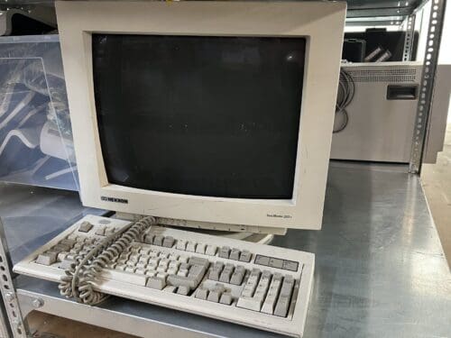 Verschiedene Röhrenbildschirme 1980er-1990er